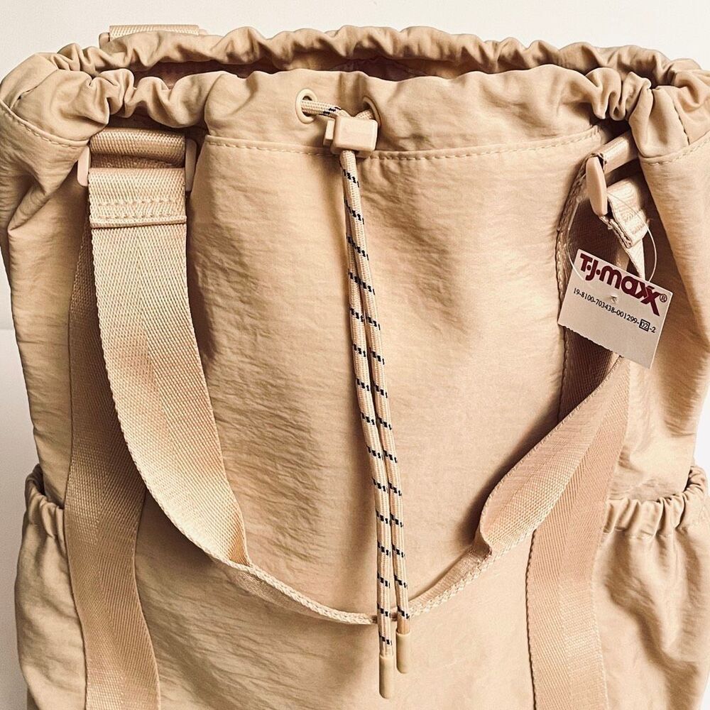 NWT Gorgeous BEIS Tan /Beige Nylon Sport Tote 2 Ways Tote bag & Backpack - Picture 7 of 16